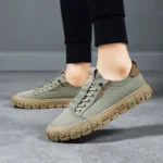 ⁦2024 New Men Canvas Shoes Brand Breathable Men Casual Shoes Fashion Comfortable Sneakers Platform Slip on Vulcanized Shoes Male⁩ - الصورة ⁦2⁩
