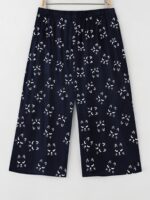 ⁦Women's Plus Casual Lounge Set, Plus Size Solid Short Sleeve V Neck Top & Floral Capri Pants Pajama 2 Piece Set⁩ - الصورة ⁦9⁩
