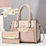 ⁦A New Set of Two Shiny Tote Bags for Women, Featuring a Large Capacity, Suitable for Shoulder Or Crossbody Use, with a Crocodile Pattern. Perfect for Commuting, As a Birthday Gift, for Dates, Business Meetings, Casual Travel, And Essential Outings.⁩ - الصورة ⁦9⁩