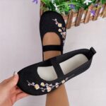 ⁦Women'S Fashionable Floral Mary Jane Flats - Soft, Comfortable Slip-On Shoes with Floral Design, Lightweight Rubber Sole, All-Season Wear, Casual Footwear | Floral Pattern | Comfortable Footwear⁩ - الصورة ⁦3⁩