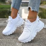 Ladies' Stylish Solid Color Breathable Thick-Soled Sports Shoes, Casual Lace-Up Outdoor Footwear, Comfortable Low-Top Tennis Shoes in Larger Sizes.
