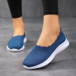 Women's large-size white sneakers, slip-on design, lightweight, suitable for daily wear in spring and summer leisure travel, comfortable and breathable - Image 5