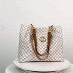 ⁦Women'S PU Vintage M Printed Character, M Retro Hardware Accessories, Large Capacity Spring And Summer Travel Vacation Zipper Switch Shoulder Bag, Crossbody Bag, Handbag, Tote Bag, Available in Three Colors.⁩ - الصورة ⁦12⁩
