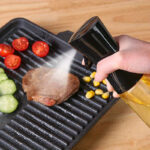 ⁦1pc, Dual-Function Oil Dispenser and Sprayer Bottle, Leak-Proof, BPA-Free Plastic, Round Shape, Hand Wash Only, Kitchen Oil Mister for BBQ, Salad Dressing, Cooking, Olive Oil Storage⁩ - الصورة ⁦4⁩