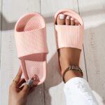 ⁦Women's Pink EVA Slide Sandals - Thick Sole, Non-Slip, Open Toe, Ribbed Texture for Beach & Indoor/Outdoor Use, Summer Sandals⁩ - الصورة ⁦5⁩