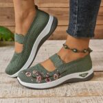 ⁦Women's Casual Sneakers - Breathable Low-Top Shoes with Rubber Sole, Fabric Upper & Lining, One-Snap Closure, All-Season Comfort for Casual Attire⁩ - الصورة ⁦8⁩