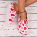 ⁦Women'S EVA Work Shoes with Pink Heart Print - Lightweight, Comfortable, Round Toe Design for All-Season Wear, Casual & Professional Use, Comfortable Footwear | Playful Design | EVA Material⁩ - الصورة ⁦2⁩