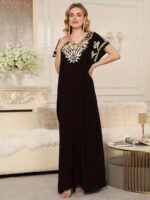 ⁦Elegant Black Turkish Kaftan Dress with Floral Embroidery - Loose Fit Short Sleeve Dress for Women, Middle Eastern Inspired All-Season Versatile Wear, Mature Sophisticated Attire, Comfortable Fit⁩ - الصورة ⁦3⁩