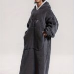 [1pc Oversized Warm Hooded Robe with Apple Embroidery] Casual Hooded Long Robe with Apple Embroidery, Polyester Fleece, Loose Fit, Slight Stretch, Solid Color, with Large Pocket, for Fall/Winter Oversized Warm Sleepwear with Hooded Collar and Knit Fabric,