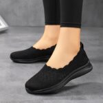 Women's large-size white sneakers, slip-on design, lightweight, suitable for daily wear in spring and summer leisure travel, comfortable and breathable - Image 3