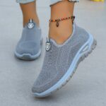 ⁦Women'S Plus Size Breathable Slip-On Sneakers - Lightweight Casual Walking Shoes with Air Cushion, Black & Blue Design, Comfortable Fabric Upper & TPR Sole for Spring/Autumn, Ladies Sneakers, Everyday Comfort Footwear, Slipon Design, Flexible Sole Footwea⁩ - الصورة ⁦4⁩