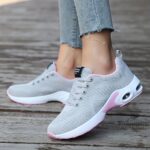 ⁦Women's Breathable Mesh Athletic Sneakers - Lightweight & Stylish Running Shoes with Air Cushion, Lace-Up Low Tops in Gray & Pink with NIKSON Logo⁩ - الصورة ⁦3⁩