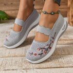 ⁦Women's Casual Sneakers - Breathable Low-Top Shoes with Rubber Sole, Fabric Upper & Lining, One-Snap Closure, All-Season Comfort for Casual Attire⁩ - الصورة ⁦2⁩