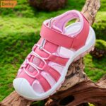 ⁦DCLUAY Girls' Pink Breathable Sandals - Lightweight Non-Slip Outdoor Sports & Casual Shoes with Hook-and-Loop Strap, Perfect for Running and Casual Attire, Strappy Sandals⁩ - الصورة ⁦6⁩