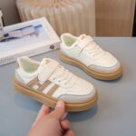 ⁦1 pair of Youngsters's spring and autumn new sports shoes, soft soled board shoes for boys and girls, versatile white shoes for girls⁩ - الصورة ⁦9⁩
