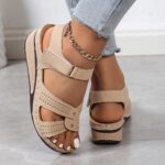 ⁦Chic Women's Wedge Sandals with Floral Accents - Comfortable Open Toe, Hook-and-loop Fastener Closure, Faux Cover Summer Shoes⁩ - الصورة ⁦2⁩