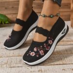 ⁦Women's Casual Sneakers - Breathable Low-Top Shoes with Rubber Sole, Fabric Upper & Lining, One-Snap Closure, All-Season Comfort for Casual Attire⁩ - الصورة ⁦3⁩