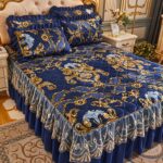 ⁦3pcs Royal Blue European Pattern Light Beige-Friendly Crystal Velvet Quilted + Extra Height Lace Layer Bed Skirt Set with 1 Bed Skirt and 2 Pillowcases, Multi-Layer Trim, Fashionable and Stylish, Moisture-Wicking, Breathable, Wrinkle-Resistant, Silent, Ea⁩ - الصورة ⁦3⁩