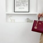 ⁦Women's Stylish Black Handbag with Golden-Tone Hardware & Detachable Shoulder Strap - High Quality, Lightweight, and Elegant Design for Everyday Use, Designer Handbags⁩ - الصورة ⁦11⁩