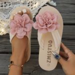 ⁦Women's Floral Embellished Slip-On Flat Sandals - Soft Fabric Upper & EVA Sole, Comfortable Casual Beach Shoes for Spring/Summer, Sweet Style Outdoor Slippers with Cushioned Insole⁩ - الصورة ⁦2⁩