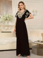 ⁦Elegant Black Turkish Kaftan Dress with Floral Embroidery - Loose Fit Short Sleeve Dress for Women, Middle Eastern Inspired All-Season Versatile Wear, Mature Sophisticated Attire, Comfortable Fit⁩ - الصورة ⁦6⁩