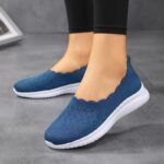 Women's large-size white sneakers, slip-on design, lightweight, suitable for daily wear in spring and summer leisure travel, comfortable and breathable - Image 4