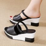 ⁦Women's Fashionable Summer Slide Sandals - Open Toe, High Heel, Vegan Cover with PU Sole⁩ - الصورة ⁦4⁩