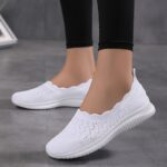 Women's large-size white sneakers, slip-on design, lightweight, suitable for daily wear in spring and summer leisure travel, comfortable and breathable - Image 2