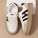 ⁦1 pair of Youngsters's spring and autumn new sports shoes, soft soled board shoes for boys and girls, versatile white shoes for girls⁩ - الصورة ⁦4⁩