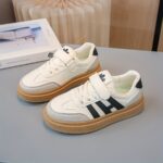 ⁦1 pair of Youngsters's spring and autumn new sports shoes, soft soled board shoes for boys and girls, versatile white shoes for girls⁩ - الصورة ⁦2⁩