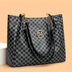 ⁦Women'S PU Vintage M Printed Character, M Retro Hardware Accessories, Large Capacity Spring And Summer Travel Vacation Zipper Switch Shoulder Bag, Crossbody Bag, Handbag, Tote Bag, Available in Three Colors.⁩ - الصورة ⁦6⁩