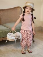 ⁦Girls Lightweight & Comfy Allover Strawberries Pattern Print Jogger Pants For Summer⁩ - الصورة ⁦8⁩