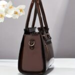⁦A New Set of Two Shiny Tote Bags for Women, Featuring a Large Capacity, Suitable for Shoulder Or Crossbody Use, with a Crocodile Pattern. Perfect for Commuting, As a Birthday Gift, for Dates, Business Meetings, Casual Travel, And Essential Outings.⁩ - الصورة ⁦5⁩