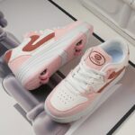 ⁦Fashion Roller Skates - Pink & White Low-Top Sneakers with Retractable Four-Wheel Design, Comfortable EVA Insole, Durable TPR Sole, Stylish Casual Shoes for Teens & Adults, All-Season Wear, Sports Casual Shoes | Midtop Sneakers | Fabric Upper Sneakers⁩ - الصورة ⁦23⁩