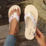 ⁦Women'S Floral Pattern Fabric Upper Flip-Flops, Fashionable Thick Sole Casual Slides, Slip-On Design, Low Heel, with EVA Insole and Sole, for Summer, All-Season Comfort Sandals⁩ - الصورة ⁦8⁩