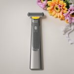 ⁦Electric Shaver Trimmer For Men, Rechargeable USB, Includes 3 Combs For Grooming⁩ - الصورة ⁦3⁩