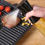 ⁦1pc, Dual-Function Oil Dispenser and Sprayer Bottle, Leak-Proof, BPA-Free Plastic, Round Shape, Hand Wash Only, Kitchen Oil Mister for BBQ, Salad Dressing, Cooking, Olive Oil Storage⁩ - الصورة ⁦10⁩