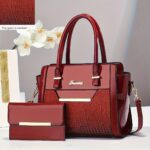 ⁦A New Set of Two Shiny Tote Bags for Women, Featuring a Large Capacity, Suitable for Shoulder Or Crossbody Use, with a Crocodile Pattern. Perfect for Commuting, As a Birthday Gift, for Dates, Business Meetings, Casual Travel, And Essential Outings.⁩ - الصورة ⁦11⁩