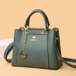 ⁦Women's Stylish Black Handbag with Golden-Tone Hardware & Detachable Shoulder Strap - High Quality, Lightweight, and Elegant Design for Everyday Use, Designer Handbags⁩ - الصورة ⁦8⁩