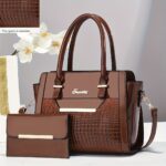 ⁦A New Set of Two Shiny Tote Bags for Women, Featuring a Large Capacity, Suitable for Shoulder Or Crossbody Use, with a Crocodile Pattern. Perfect for Commuting, As a Birthday Gift, for Dates, Business Meetings, Casual Travel, And Essential Outings.⁩ - الصورة ⁦10⁩