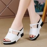 ⁦Women's Fashionable Summer Slide Sandals - Open Toe, High Heel, Vegan Cover with PU Sole⁩ - الصورة ⁦2⁩