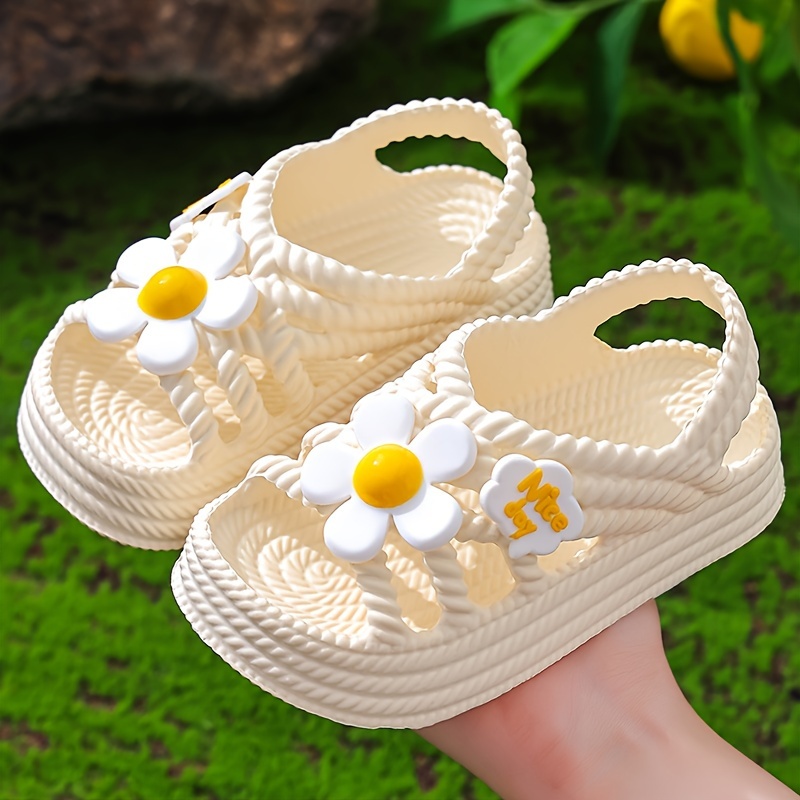 aad12f82-4f00-4a64-be09-6db712798feb.jpg Chic Floral Princess Sandals for Girls - Comfy, Slip-On Beach Shoes with EVA Sole - Perfect Christmas Gift - الصورة 1