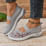 ⁦Women's Casual Sneakers - Breathable Low-Top Shoes with Rubber Sole, Fabric Upper & Lining, One-Snap Closure, All-Season Comfort for Casual Attire⁩ - الصورة ⁦9⁩