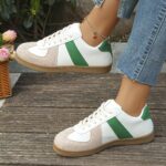 ⁦Women's Retro Style Sneakers - Lightweight PU Cover Low-Top Lace-Up Shoes with White & Green Color Scheme, Beige Sole, and Comfortable Fabric Inner Lining for Casual Attire⁩ - الصورة ⁦8⁩
