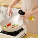 ⁦1pc, Dual-Function Oil Dispenser and Sprayer Bottle, Leak-Proof, BPA-Free Plastic, Round Shape, Hand Wash Only, Kitchen Oil Mister for BBQ, Salad Dressing, Cooking, Olive Oil Storage⁩ - الصورة ⁦3⁩