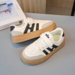 ⁦1 pair of Youngsters's spring and autumn new sports shoes, soft soled board shoes for boys and girls, versatile white shoes for girls⁩ - الصورة ⁦5⁩