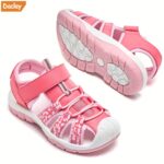 ⁦DCLUAY Girls' Pink Breathable Sandals - Lightweight Non-Slip Outdoor Sports & Casual Shoes with Hook-and-Loop Strap, Perfect for Running and Casual Attire, Strappy Sandals⁩ - الصورة ⁦3⁩