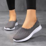 Women's large-size white sneakers, slip-on design, lightweight, suitable for daily wear in spring and summer leisure travel, comfortable and breathable - Image 7