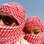 ⁦1pcs/2pcs Fashionable Middle Eastern Style Polyester Keffiyeh Scarf - Mature Striped Knitted Weekend Casual Scarf for Men and Women, Breathable Decorative Wrap with No Feathers, Machine Washable⁩ - الصورة ⁦3⁩