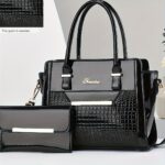 ⁦A New Set of Two Shiny Tote Bags for Women, Featuring a Large Capacity, Suitable for Shoulder Or Crossbody Use, with a Crocodile Pattern. Perfect for Commuting, As a Birthday Gift, for Dates, Business Meetings, Casual Travel, And Essential Outings.⁩ - الصورة ⁦6⁩